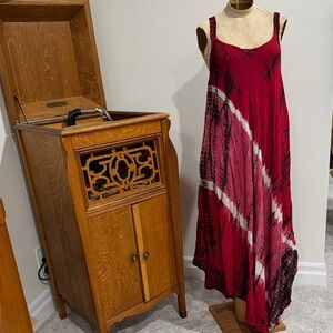 Elegant Red Tie-Dye Maxi Dress